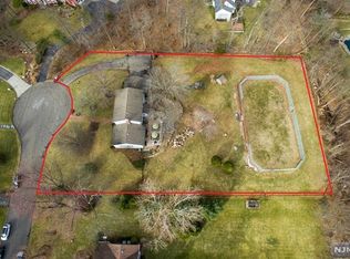 26 Glencarl Rd, Upper Saddle River, NJ 07458