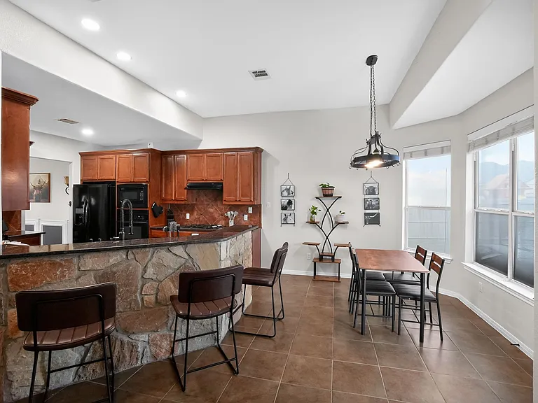 395 Spring Dr — Photo 18