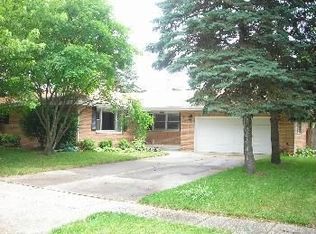 2 Monterey Ct, Champaign, IL 61820