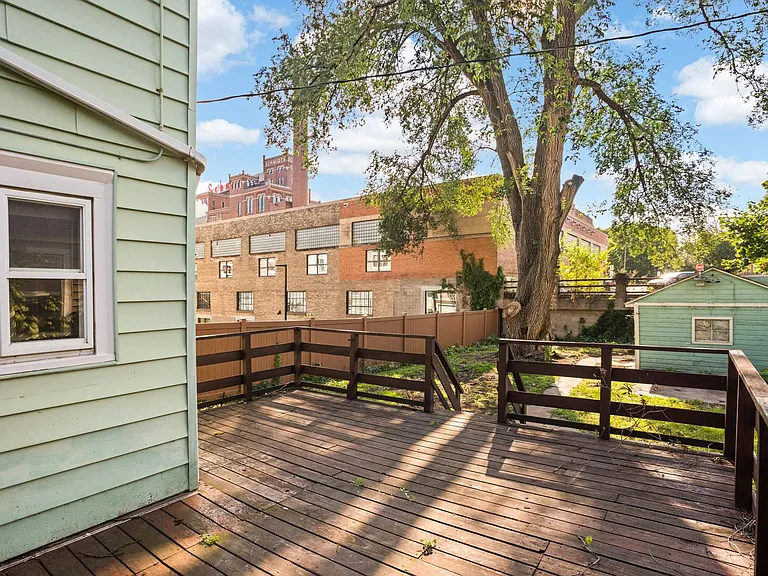 375 Erie St — Photo 14