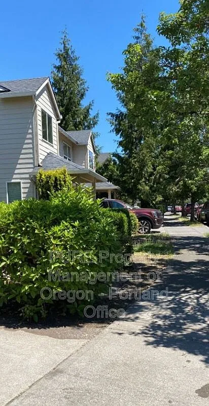 3 bed, 2.5 bath, 1623 sqft, $2,395 — Photo 2