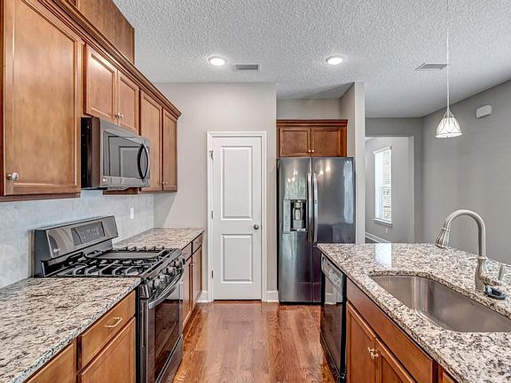 4th image of 132 Vista Lake Cir