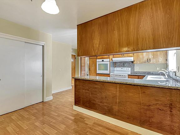 4th image of 141 College Ave #143