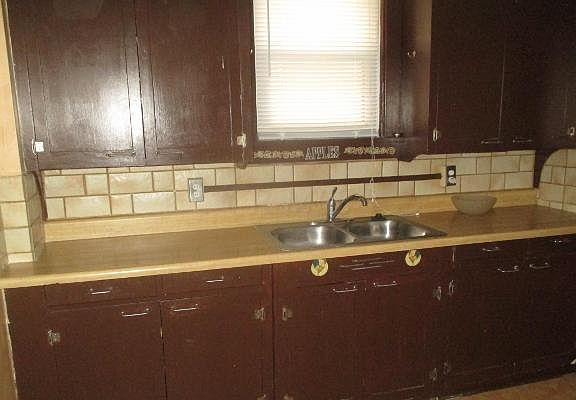 3rd image of 515 Larcomb Ave