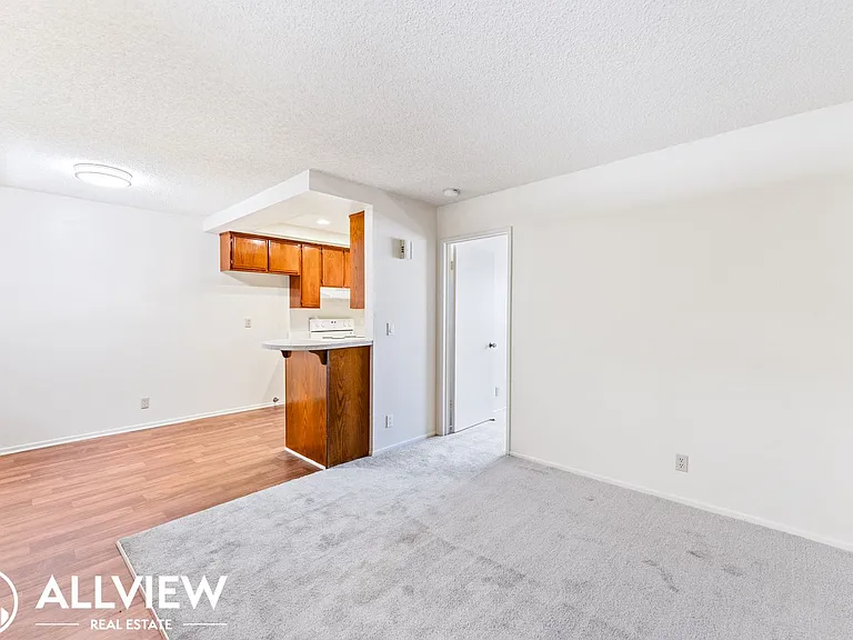 202 East 16th Street — Photo 4
