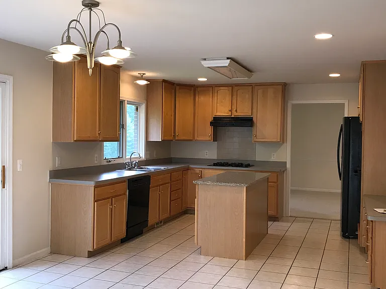 7782 Watford Dr — Photo 5