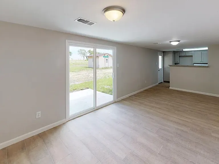 1211 Williamson St — Photo 3