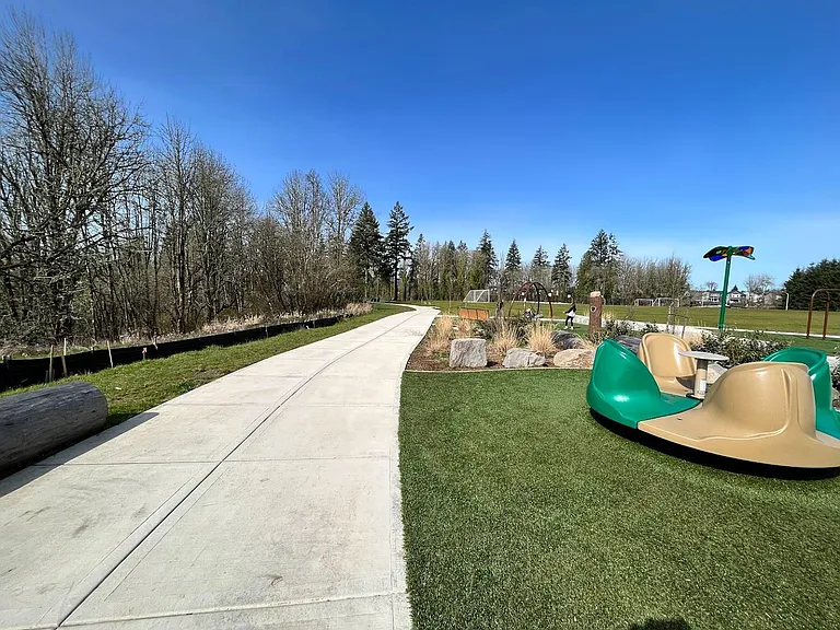 2821 S Magnolia Dr — Photo 2