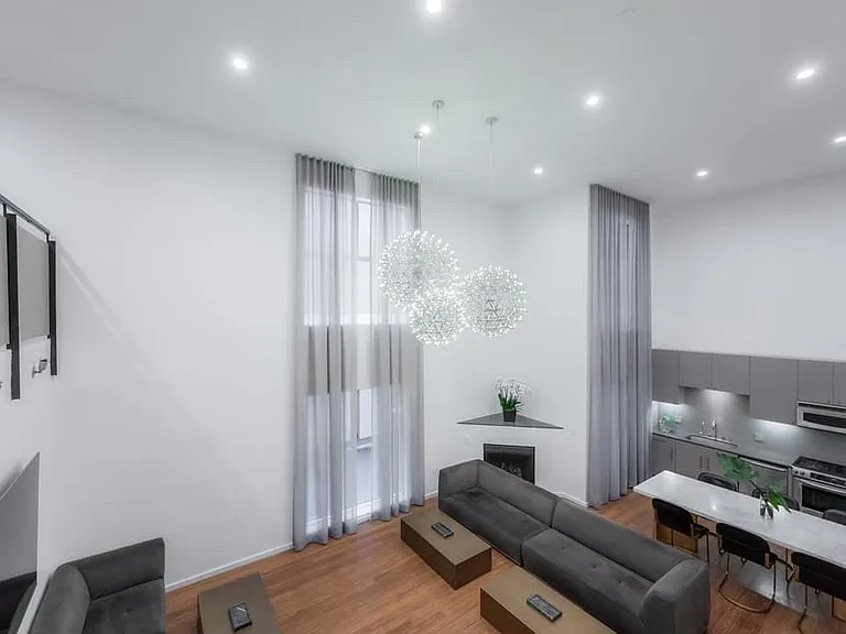 7062 Hawthorn Ave — Photo 2