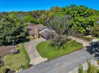 9011 Guernsey Ln, Dallas, TX 75220