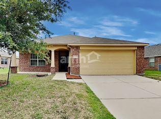 1810 Sparrow Ln, Aubrey, TX 76227