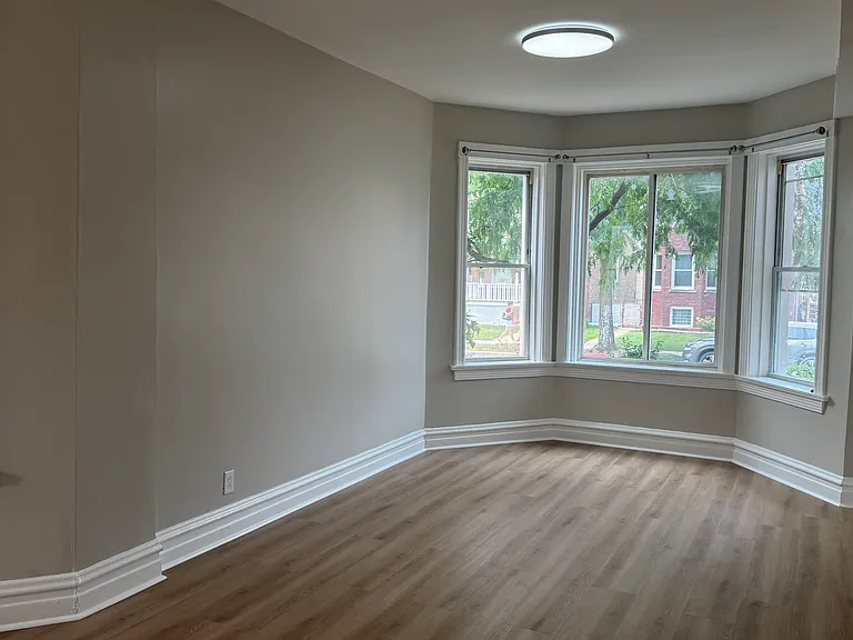 3911 N Kedzie Ave #1 — Photo 2