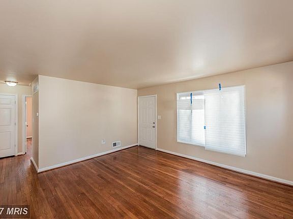 3rd image of 6915 Halleck St