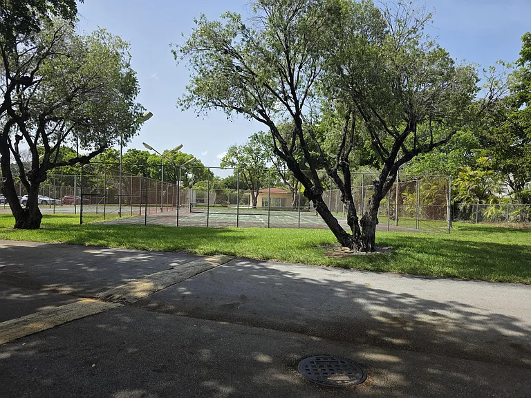 3905 N Nob Hill Rd #206 — Photo 36
