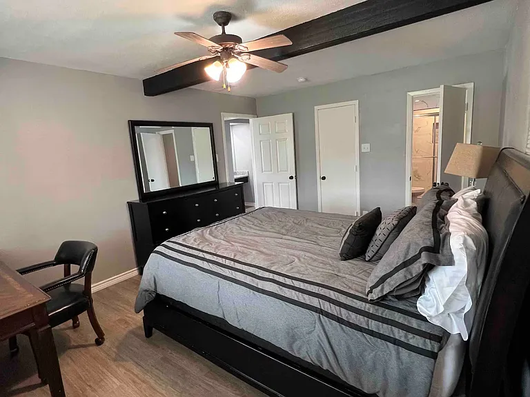 325 Bay Ct — Photo 11