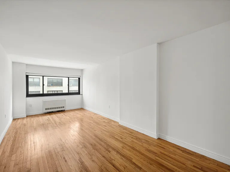 295 Park Ave S #2N — Photo 1