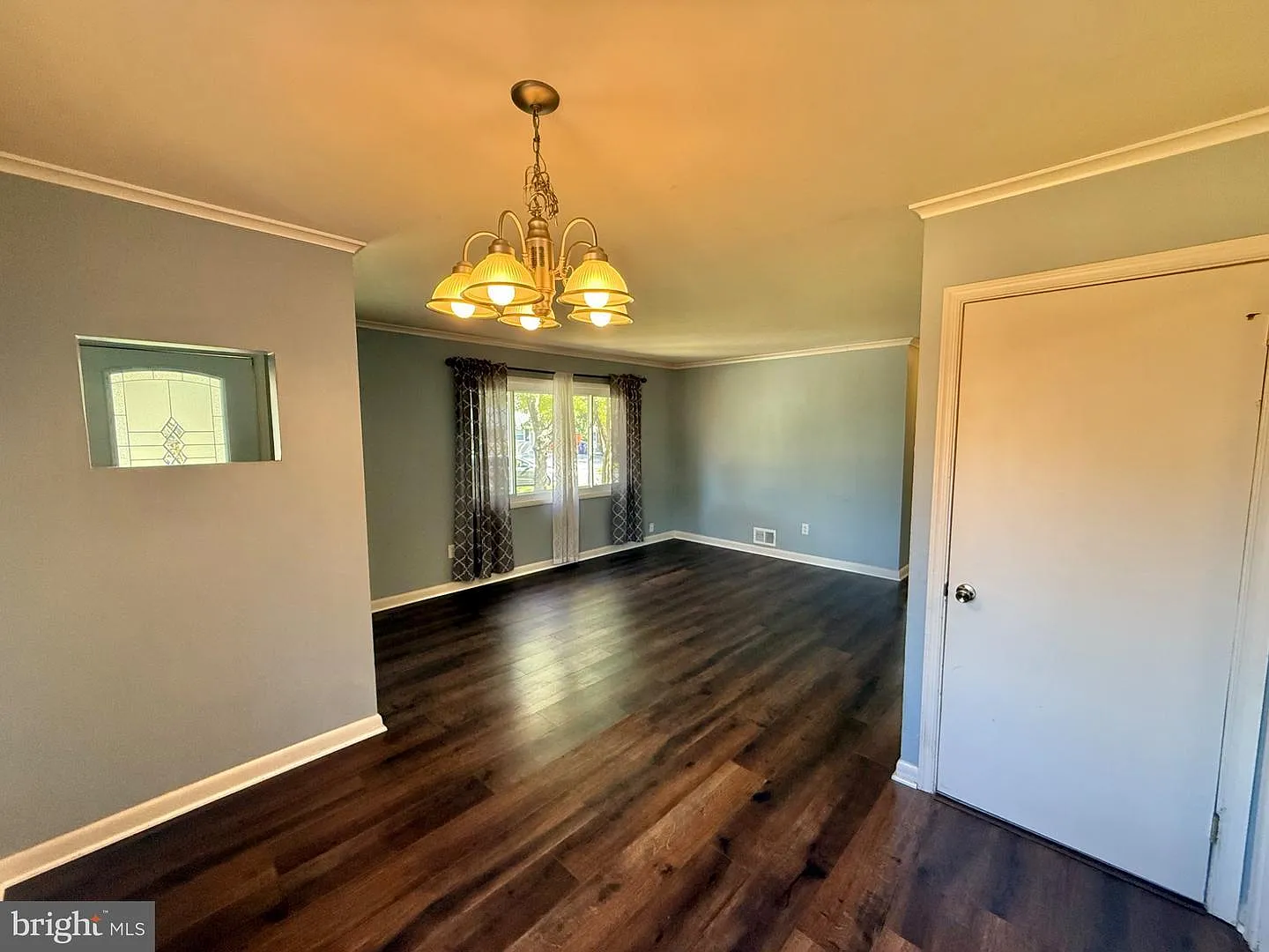 4 bed, 1976 sqft, $2,999 — Photo 3
