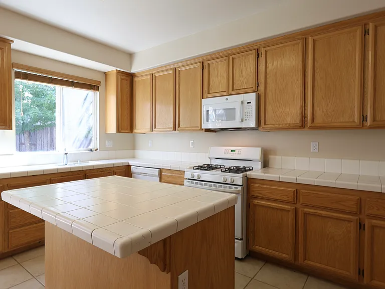 1908 Terracina Cir — Photo 9