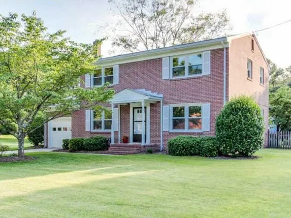 115 Yorkshire Dr, Yorktown, VA 23693