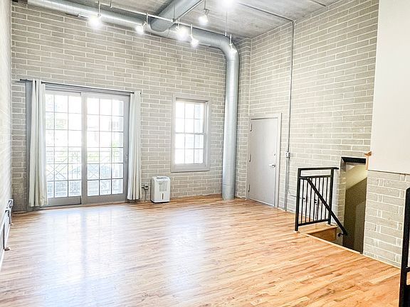 5th image of 3754 N Wilton Ave APT 1N