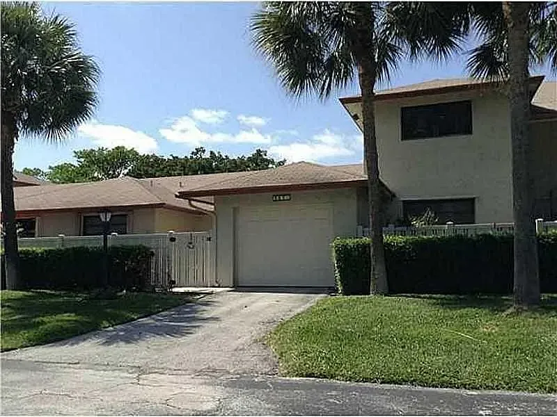 Building Photo - 1821 NE 40th Ct #305