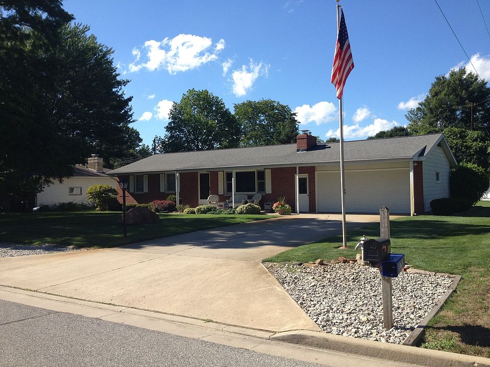 1st image of 11 Fairfield Park