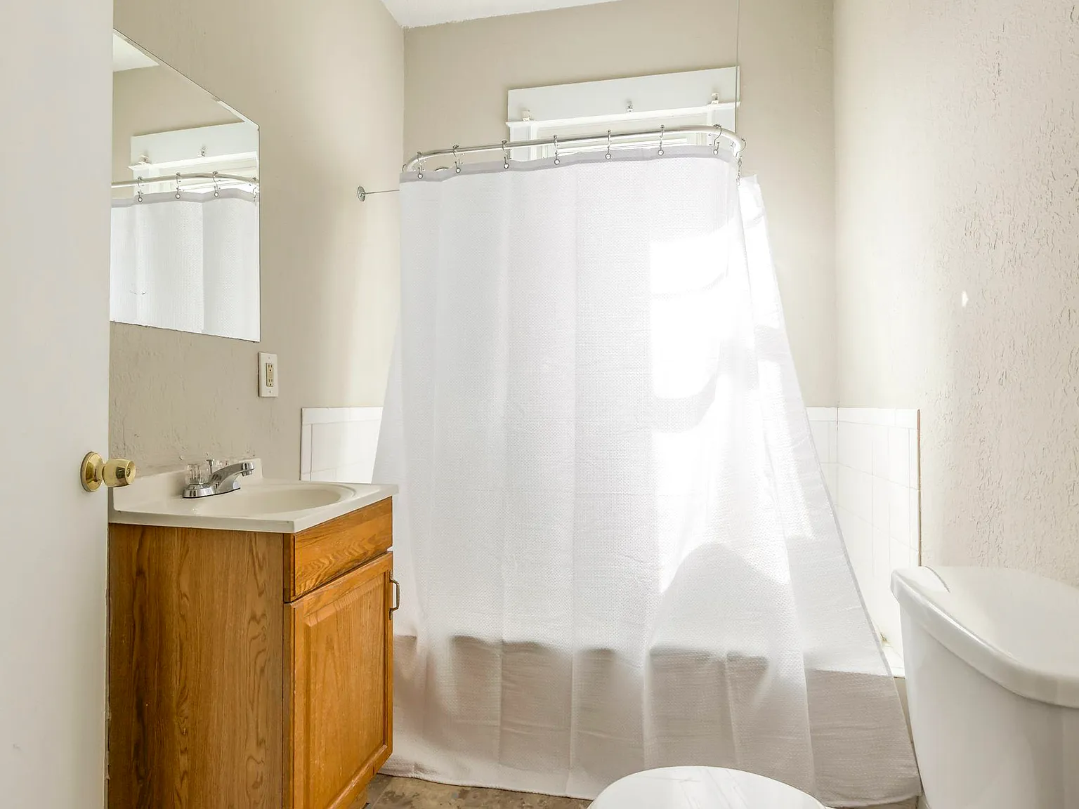 4 bed, 2.0 bath, 1662 sqft, $706 — Photo 4