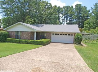 10801 Yosemite Valley Dr, Little Rock, AR 72212
