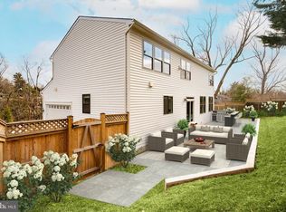 818 W Taylor Run Pkwy, Alexandria, VA 22302