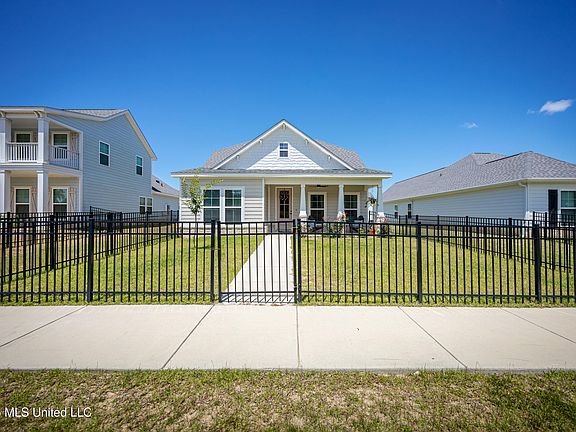 2nd image of 104 Everly Cir