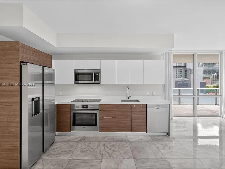 1010 SW 2nd Ave #603 — Photo 3