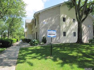 17 Montana Ct, Coram, NY 11727