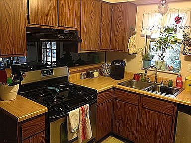 4th image of 751 Cherry Grove Ct