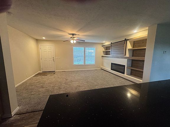 4th image of 5575 Stallion St SE