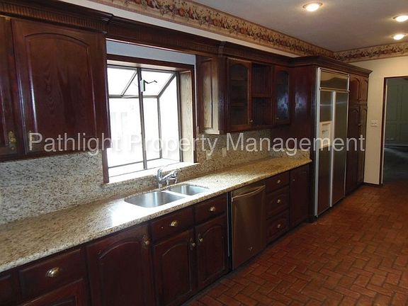 3rd image of 102 Cedar Dr