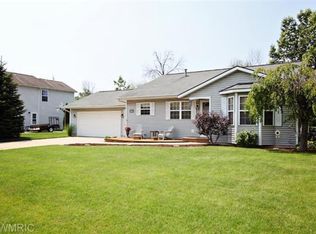1627 Cedar Creek Dr, Zeeland, MI 49464