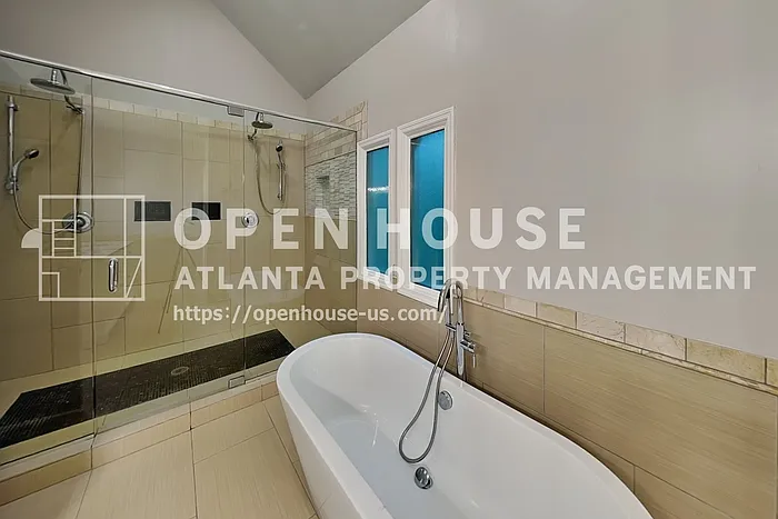 811 Springdale Xing — Photo 15
