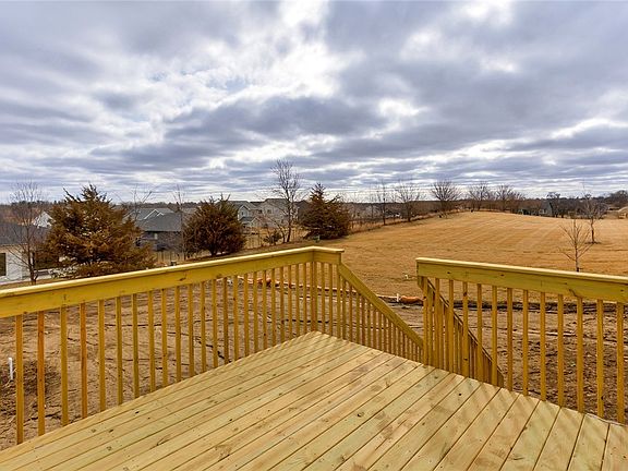 4th image of 1001 Tuscany Dr SE