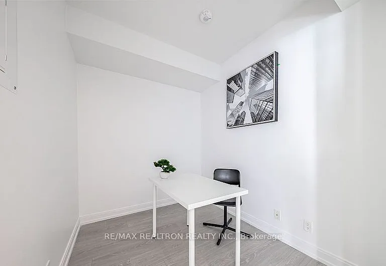 181 Dundas St E #702 — Photo 7