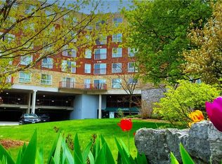 20 Saint George St #404, Kitchener, ON N2G2S7