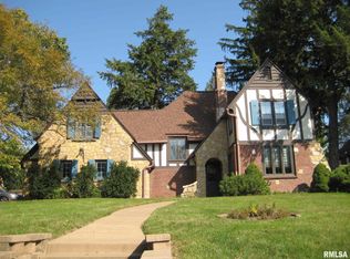 1354 8th Ave S, Clinton, IA 52732