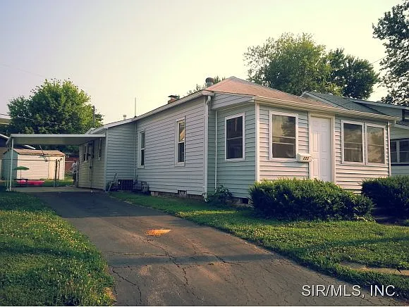 223 Mill St photo 1