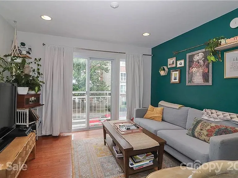 547 Donatello Ave — Photo 8