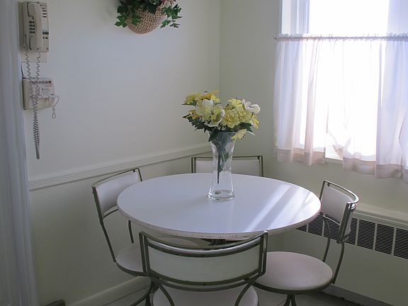 5th image of 15-84 Bell Blvd #1