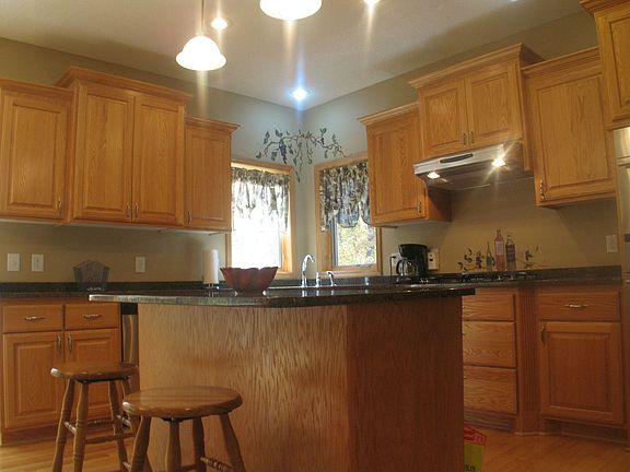 Gorgeous kitchen w/stainless & granite