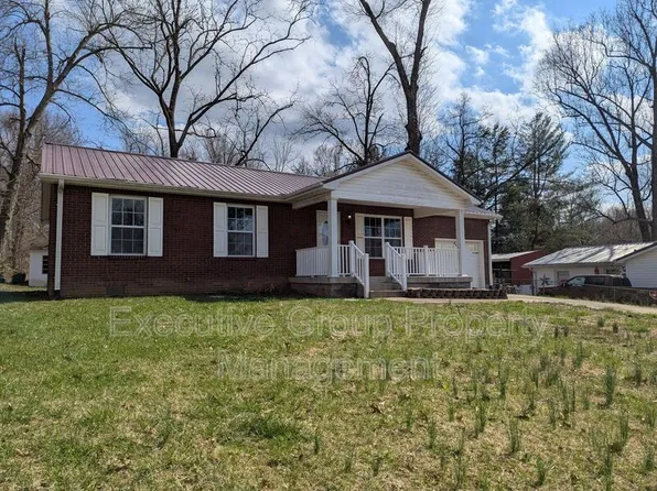 398 Pinewood Dr, Radcliff, KY 40160