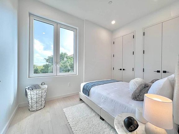 4th image of 308 Linden Blvd #3C