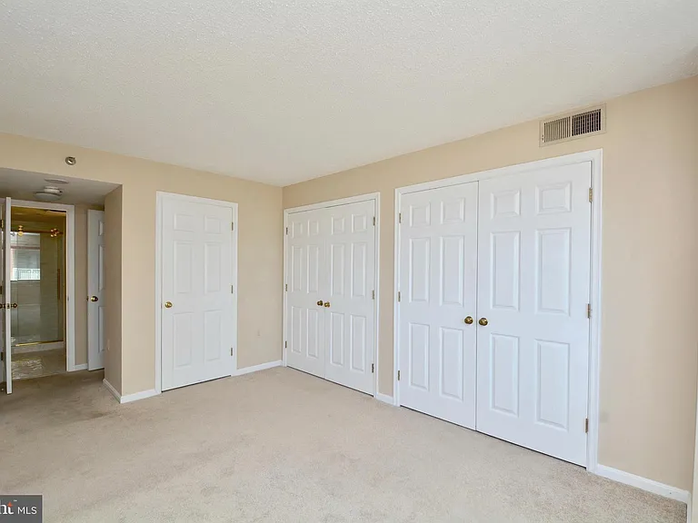 1301 N Courthouse Rd #1512 — Photo 22