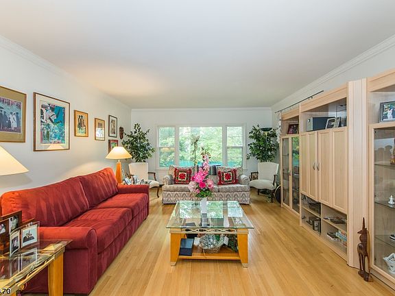 2nd image of 49 Crest Dr
