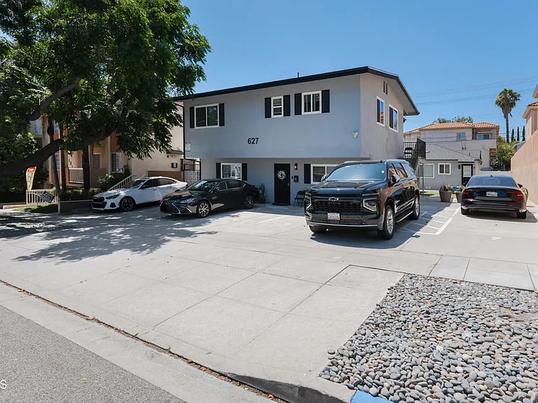 627 E Magnolia Blvd #E — Photo 13